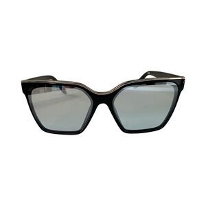 Quay *NEW* Level Up Sunglasses Black/Silver